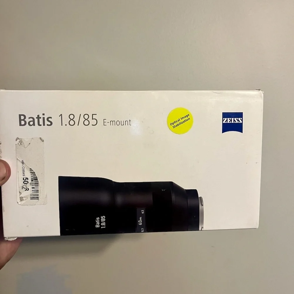 Sony E-Mount Zeiss 85mm f/1.8 Batis Lens FULL FRAME